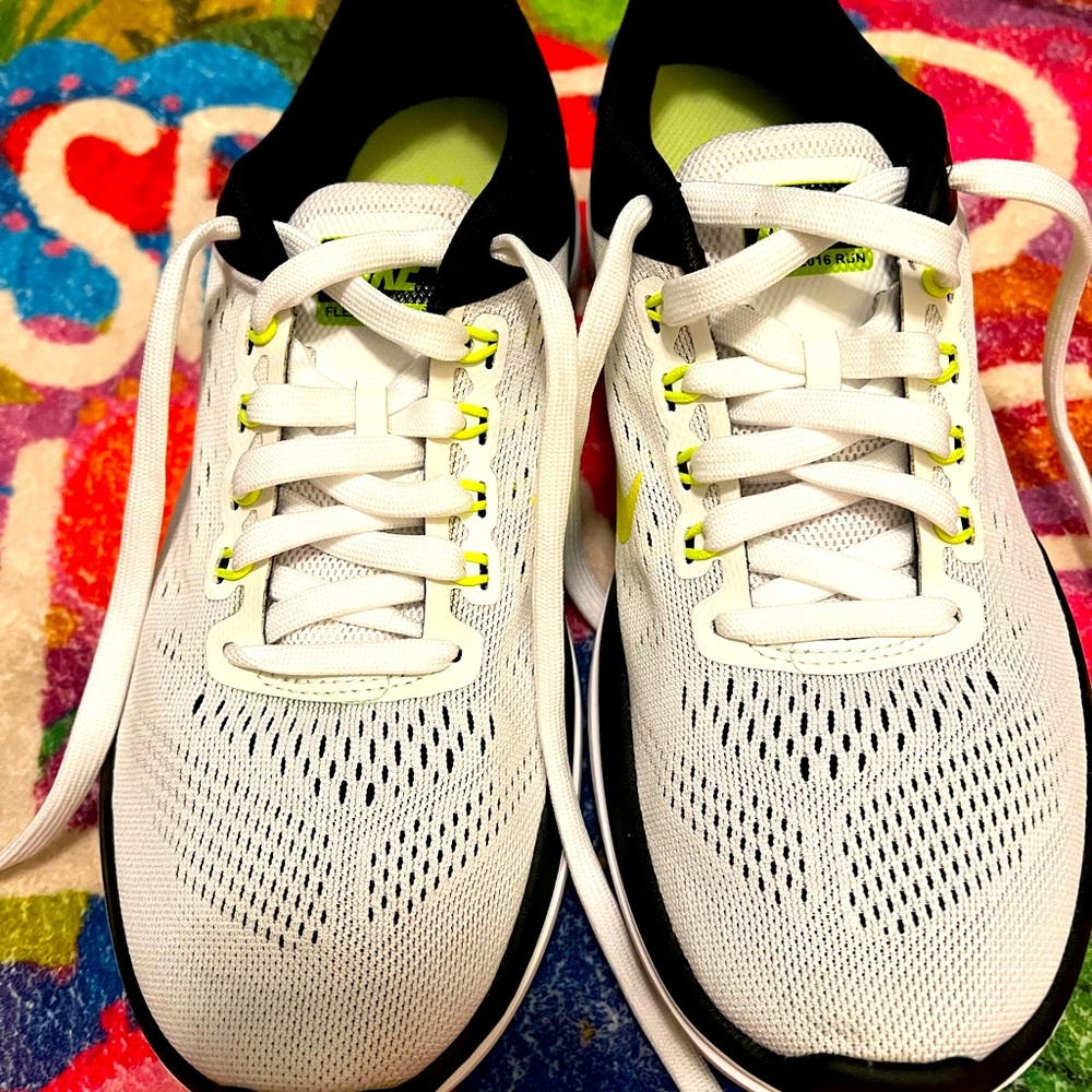 Nike Flex 2016 Run sneakers